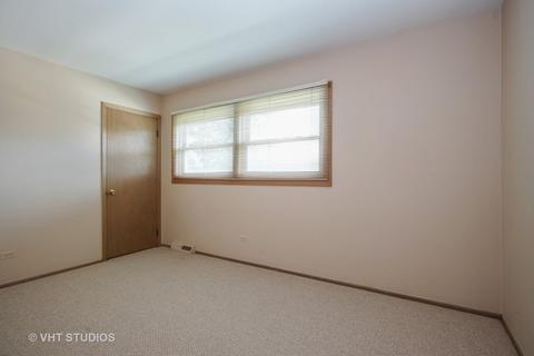 958 Willson Dr, Des Plaines, IL 60016 photo 11