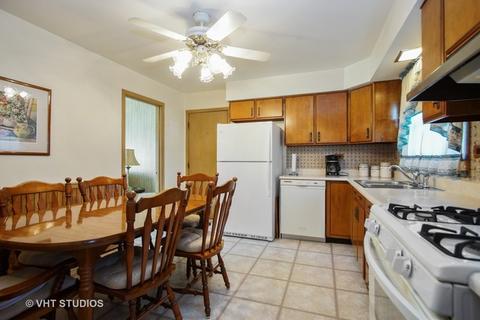 958 Willson Dr, Des Plaines, IL 60016 photo 5