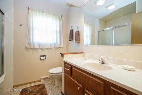 958 Willson Dr, Des Plaines, IL 60016 photo 12