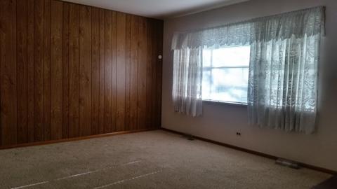 8725 Olympic Dr, Bridgeview, IL 60455 photo 3