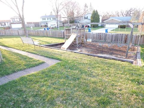 1043 W Maplewood Ln, Bartlett, IL 60103 photo 25