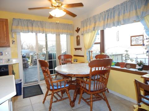 1043 W Maplewood Ln, Bartlett, IL 60103 photo 8