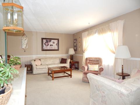 1043 W Maplewood Ln, Bartlett, IL 60103 photo 3