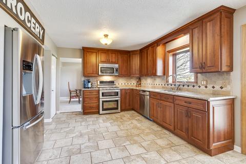 1125 Independence Dr, Bartlett, IL 60103 photo 2