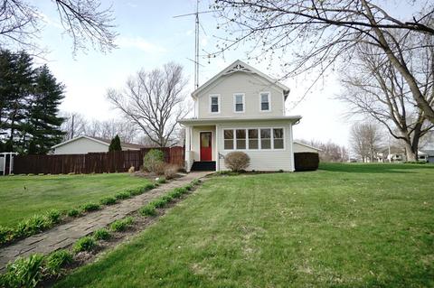 208 E Bluff St, Winnebago, IL 61088 photo 2