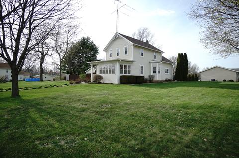 208 E Bluff St, Winnebago, IL 61088 photo 3