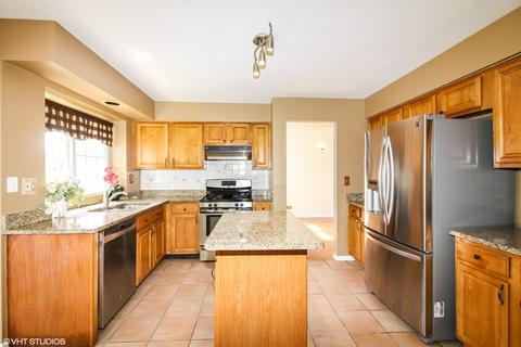 855 Tallgrass Dr, Bartlett, IL 60103 photo 6