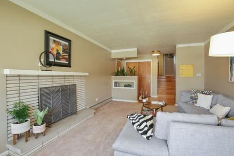 449 Hubbard Ave, Elgin, IL 60123 photo 4