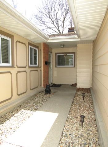 585 Jamison Ln, Hoffman Estates, IL 60169 photo 3