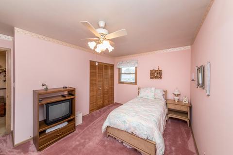 330 Jon Ct, Des Plaines, IL 60016 photo 18