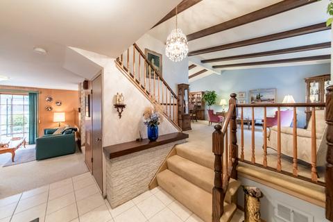 330 Jon Ct, Des Plaines, IL 60016 photo 2