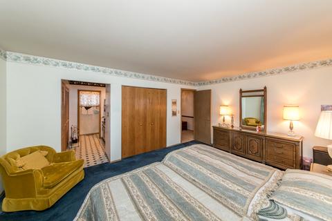 330 Jon Ct, Des Plaines, IL 60016 photo 14