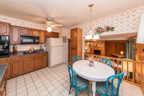 330 Jon Ct, Des Plaines, IL 60016 photo 6