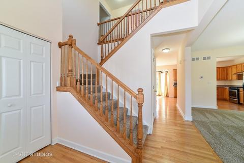 219 Hearthstone Dr, Bartlett, IL 60103 photo 2