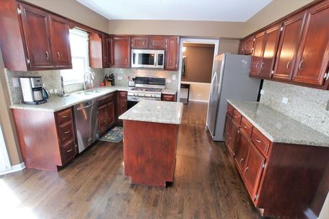 871 Brewster Ln, Bartlett, IL 60103 photo 2