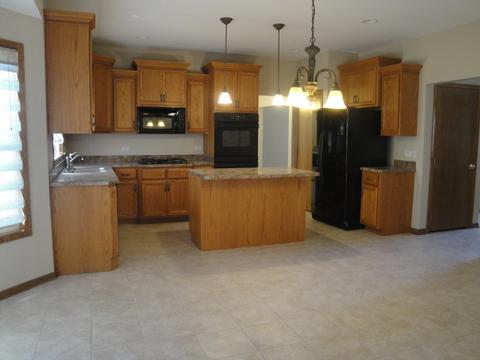 902 Casey Dr, Minooka, IL 60447 photo 2