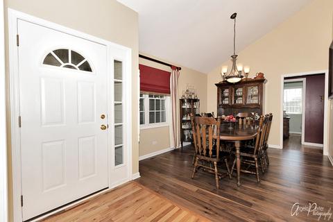 415 Bluffs Edge Dr, Mchenry, IL 60051 photo 2