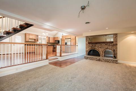 10165 Potter Rd, Des Plaines, IL 60016 photo 7