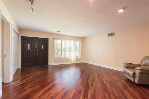 10165 Potter Rd, Des Plaines, IL 60016 photo 4