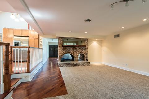10165 Potter Rd, Des Plaines, IL 60016 photo 9