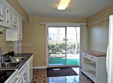 2075 Creekside Dr #1-2, Wheaton, IL 60189 photo 4