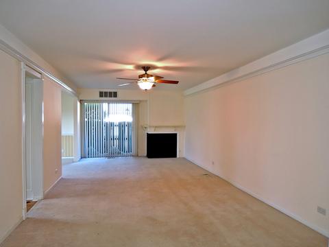 2075 Creekside Dr #1-2, Wheaton, IL 60189 photo 2