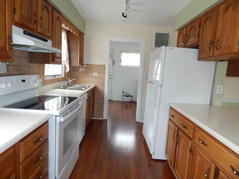 2054 Pratt Ave, Des Plaines, IL 60018 photo 2