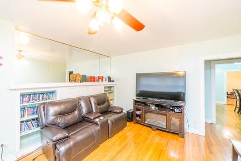6247 N Artesian Ave, Chicago, IL 60659 photo 8