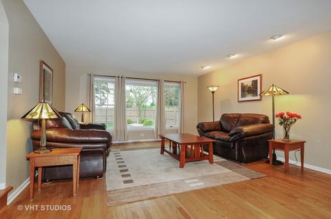 1548 Orth Ct, Wheaton, IL 60189 photo 2