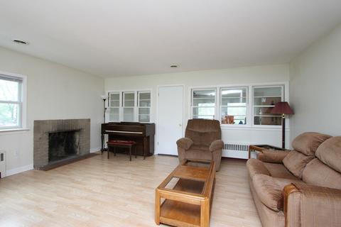 103 E Metzen St, Harvard, IL 60033 photo 2