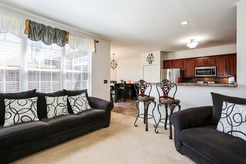 233 Garden Dr, Elgin, IL 60124 photo 3