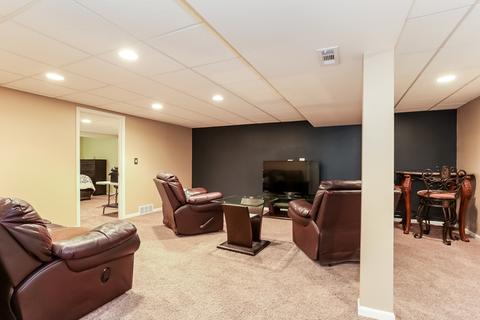 233 Garden Dr, Elgin, IL 60124 photo 21