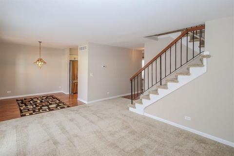 1945 Georgetown Ln, Hoffman Estates, IL 60169 photo 3
