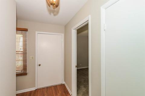 1945 Georgetown Ln, Hoffman Estates, IL 60169 photo 13