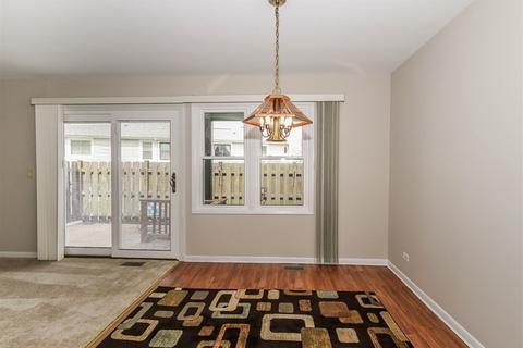 1945 Georgetown Ln, Hoffman Estates, IL 60169 photo 6