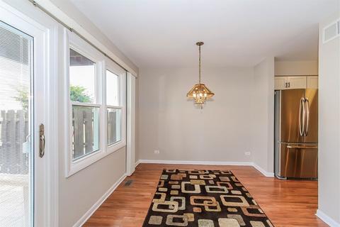 1945 Georgetown Ln, Hoffman Estates, IL 60169 photo 5