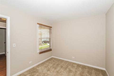 1945 Georgetown Ln, Hoffman Estates, IL 60169 photo 11