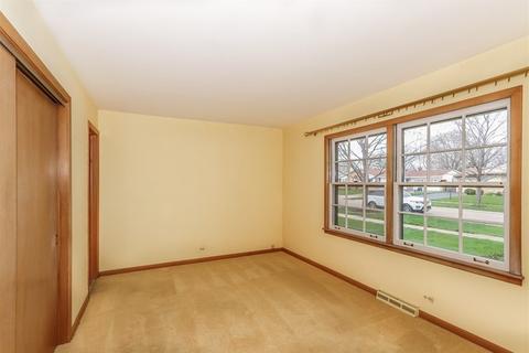 749 Mark Ave, Des Plaines, IL 60016 photo 8
