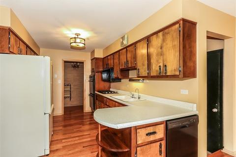 749 Mark Ave, Des Plaines, IL 60016 photo 2