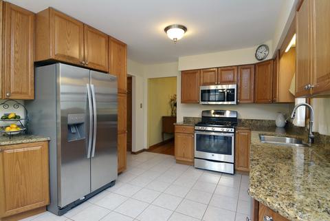 1621 E Cedar Ln, Mount Prospect, IL 60056 photo 9