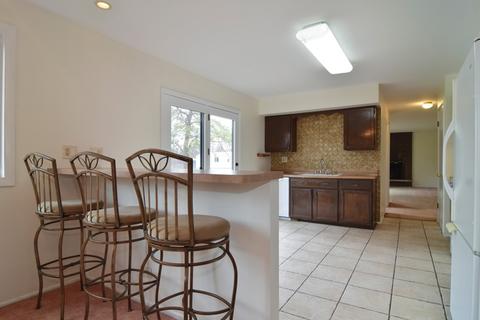 1058 Bristol Ct, Wheaton, IL 60189 photo 5
