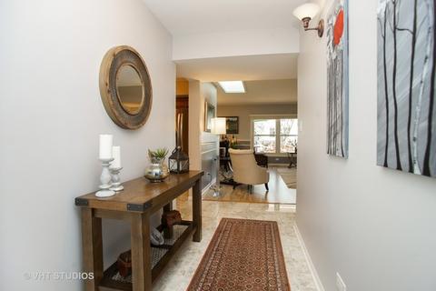 1160 Mayfield Ln, Hoffman Estates, IL 60169 photo 4