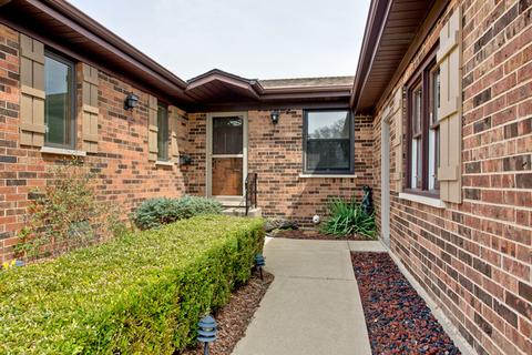 1306 E Thayer St, Mount Prospect, IL 60056 photo 2