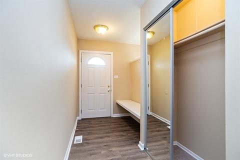 470 Western St, Hoffman Estates, IL 60169 photo 2