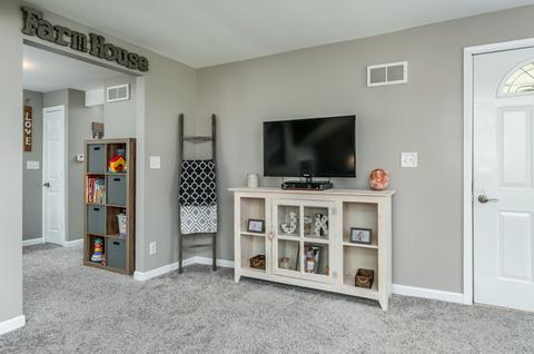 104 E Taylor St, Newark, IL 60541 photo 4