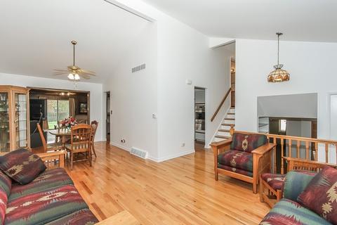 1905 E Tano Ln, Mount Prospect, IL 60056 photo 4
