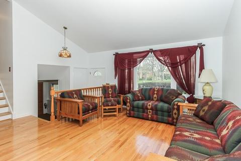1905 E Tano Ln, Mount Prospect, IL 60056 photo 2