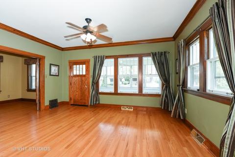 720 Augusta Ave, Elgin, IL 60120 photo 2