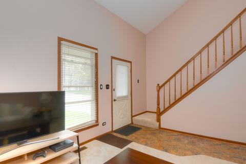 1300 Charles Ave, Algonquin, IL 60102 photo 3