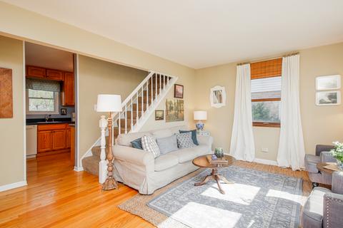 843 N Summit St, Wheaton, IL 60187 photo 2